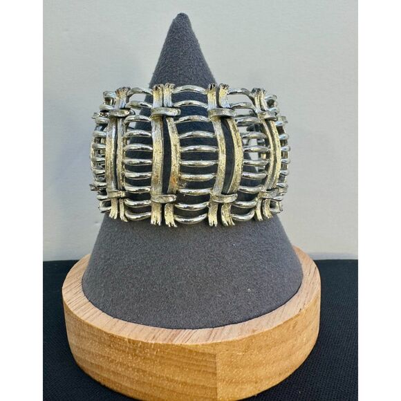 Vintage Lisner Link Bracelet - Picture 1 of 7